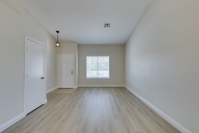 Building Photo - Gorgeous one story 3 bedroom 2 Bathroom Ho...