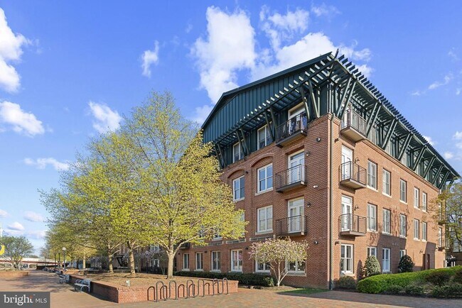 Building Photo - 35 E All Saints St