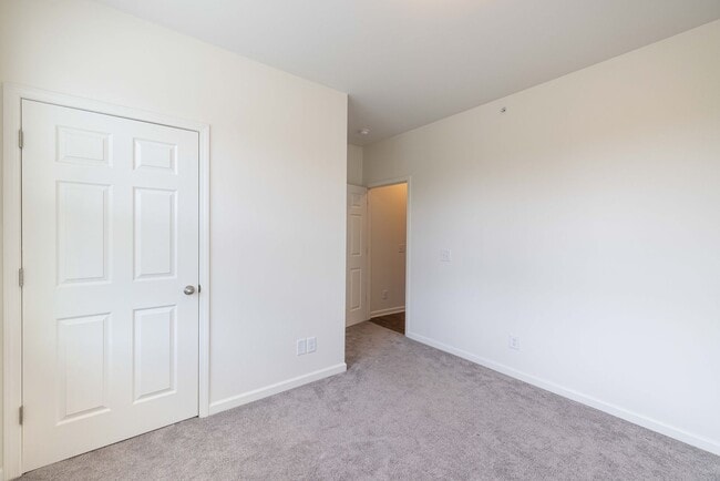 Building Photo - BEAUTIFUL 3BD 2.5 BTH Apartment home RAINTREE - Ballantyne Commons Pkwy - MOVE IN SPECIAL