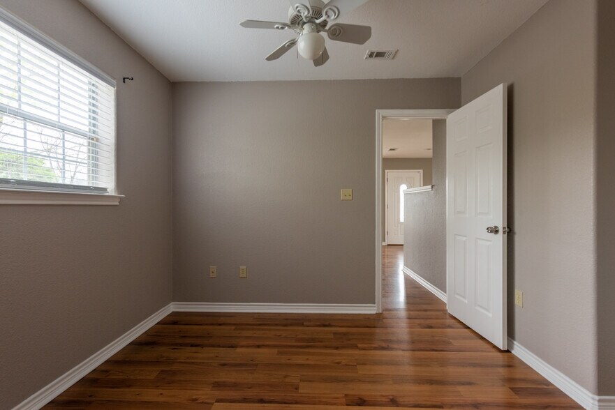 Guest Bedroom - 1114 E 7th St