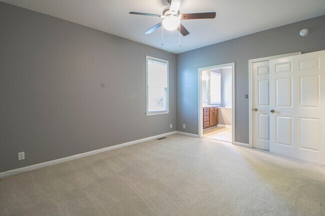 Building Photo - 702 Mt Vernon Dr