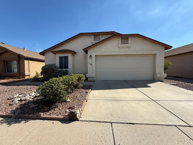 Building Photo - Golf Course Backyard! Updated 3-Bed Home i...