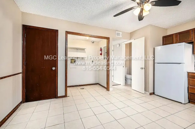 Building Photo - Comfort Living just in time for Fall at Mi...