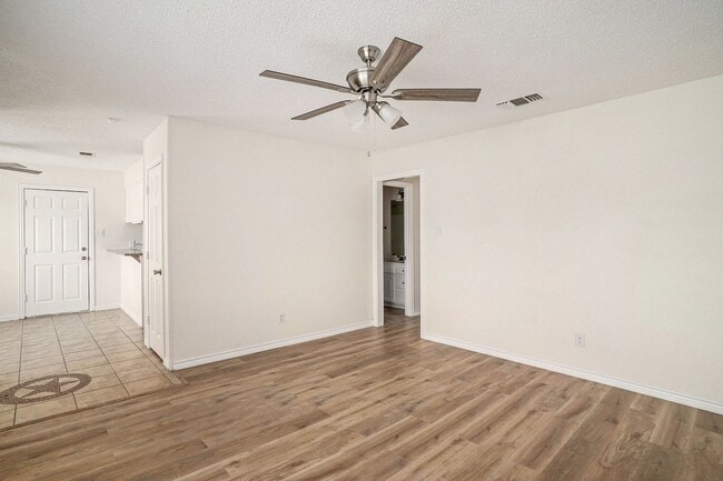 Building Photo - This charming 3-bedroom, 2-bathroom single...