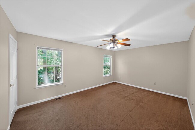 Building Photo - 3006 Freedom Ct N