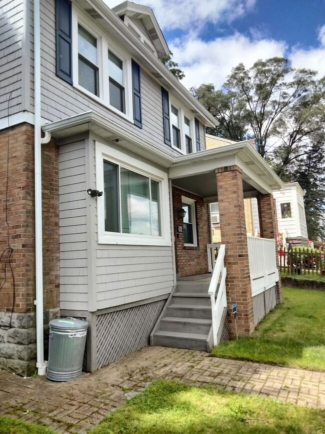 Building Photo - Beautiful 2-Bedroom Brookline Home for Rent