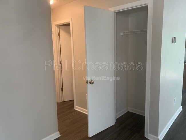 Building Photo - 8620 Olenbrook Dr