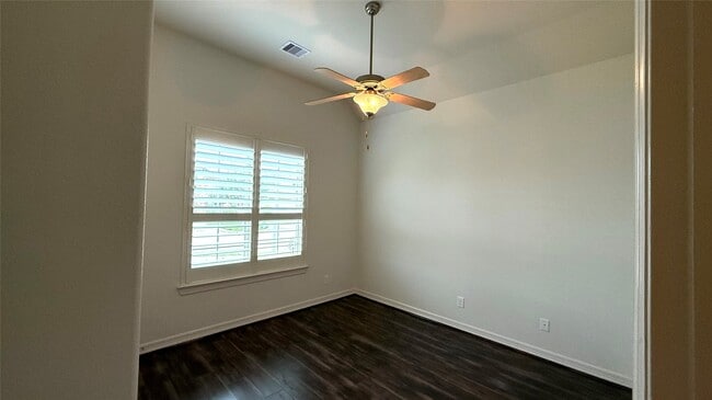 Building Photo - 4802 Fairford Dr
