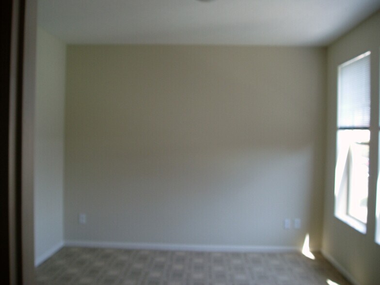 Building Photo - 332 S 3rd St