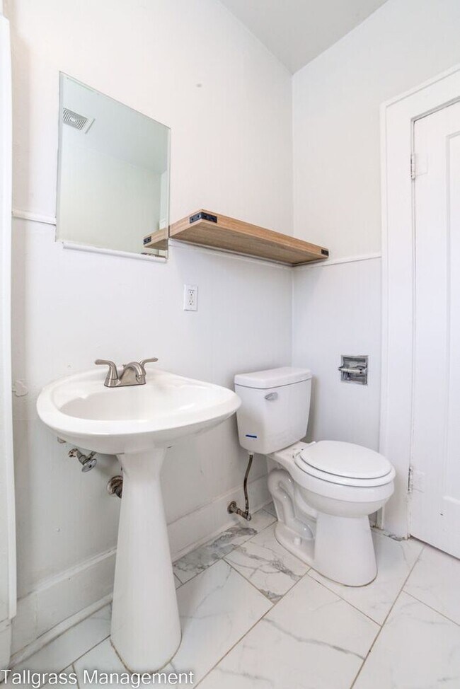 Building Photo - Charming 3/1 Near TU! Make this your new home!