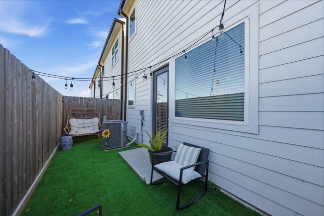 Building Photo - 5929 Haring Ln