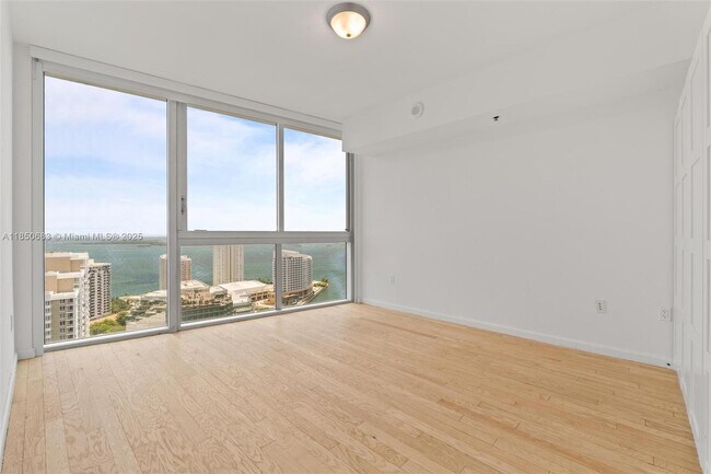Building Photo - 495 Brickell Ave