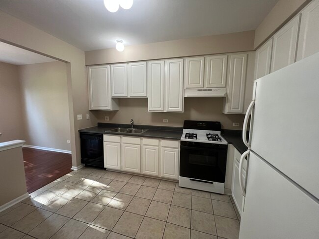 Building Photo - 2820 White Thorn Cir