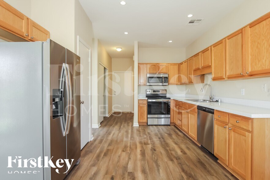 Building Photo - 22022 N 29th Dr