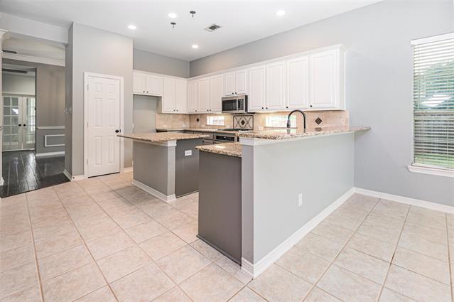 Building Photo - 8609 Forsythia Dr