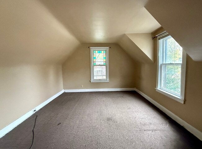 Building Photo - 603 S Batavia Ave