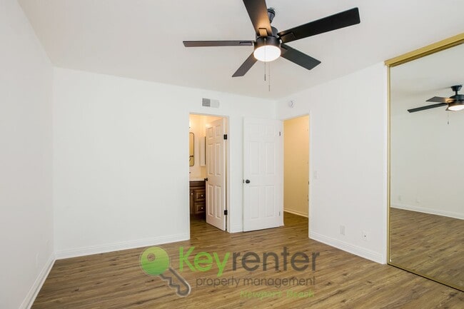Building Photo - Updated 3 Bedroom Single Level Condo in La...