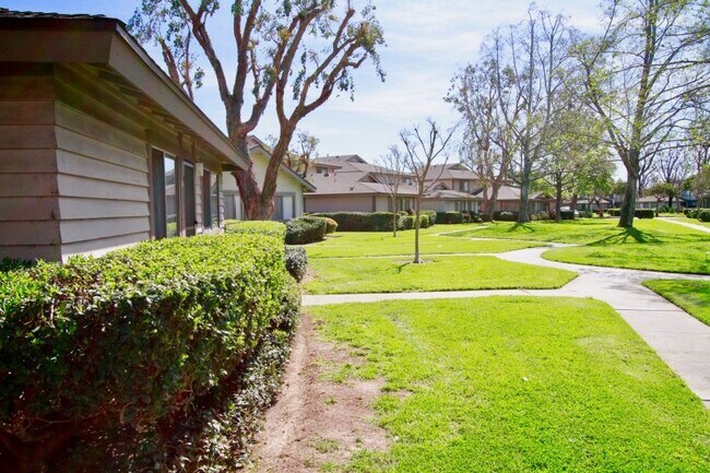 Building Photo - 1723 Normandy Pl