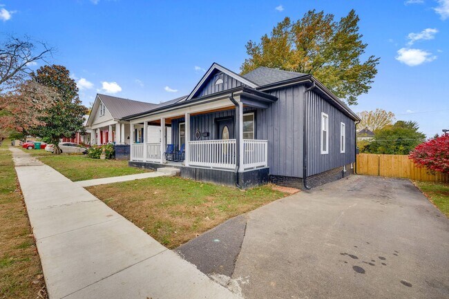 Building Photo - 216 3rd St