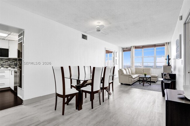 Building Photo - 3725 S Ocean Dr