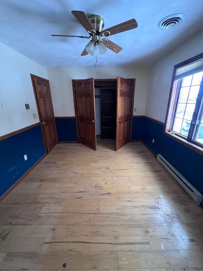 Building Photo - 9 Kings Point Cir