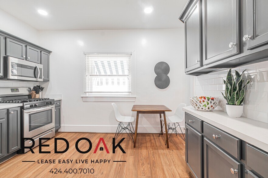 Building Photo - 6533 Hollywood Blvd