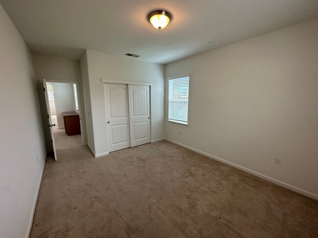 Building Photo - Beautiful 4 Bedroom, 3 Bath Mountain House...