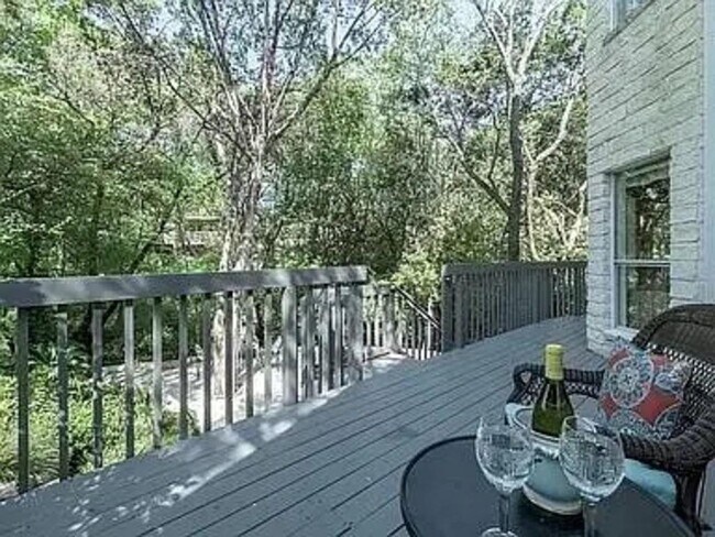 Building Photo - 5607 Courtyard Dr