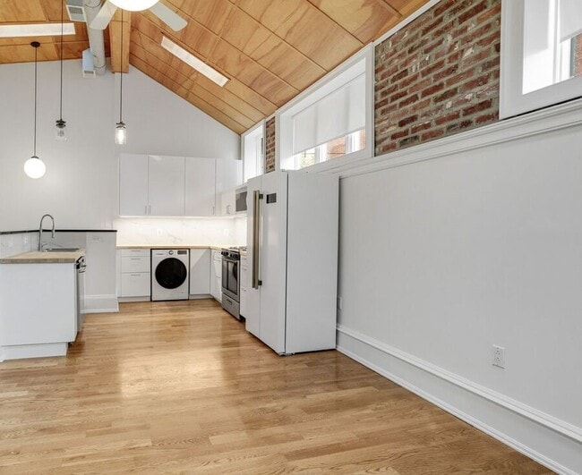 Building Photo - 1631 16th St NW