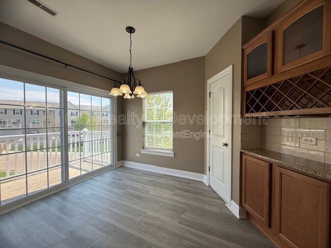 Building Photo - 112 Lakeshore Dr