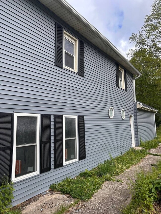 Building Photo - 8825 Meeker Rd