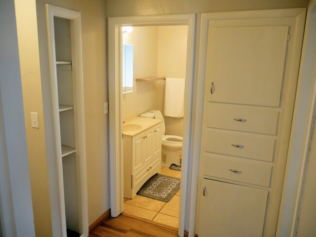 Full Bathroom - 3761 w 7800 S