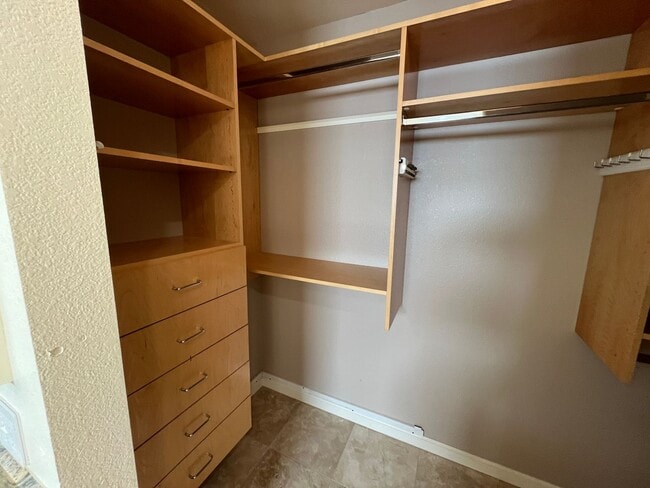 Building Photo - Hampton Court (Mililani Mauka) - Must see!!  3 bedrooms, central A/C, large 1745 sf, 2 story