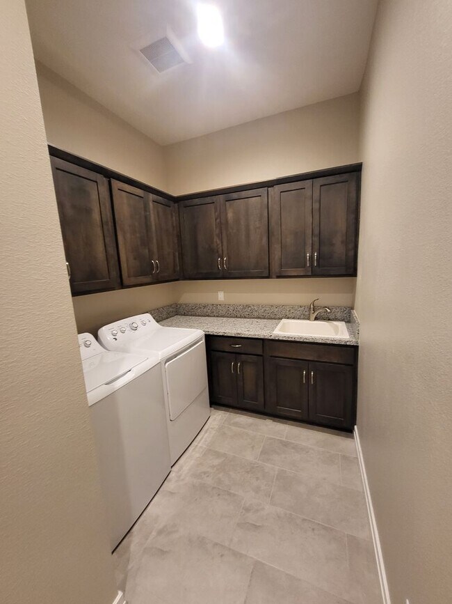 Building Photo - 2932 Cambria Lp