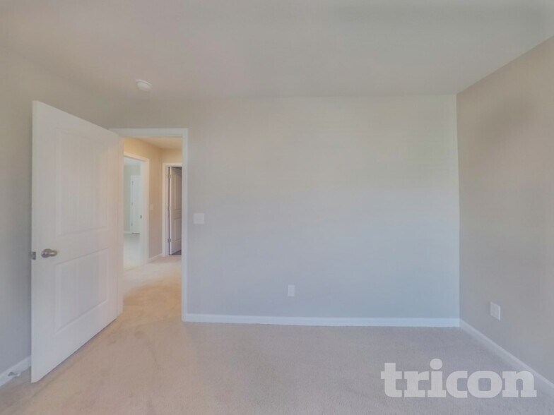 Building Photo - 2170 Southlea Dr