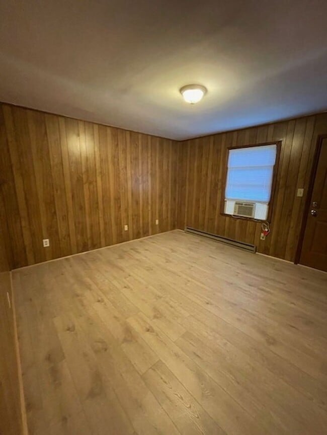 Building Photo - Must see this Adorable 1 bedroom 1 bath apartment . Located in Dallas