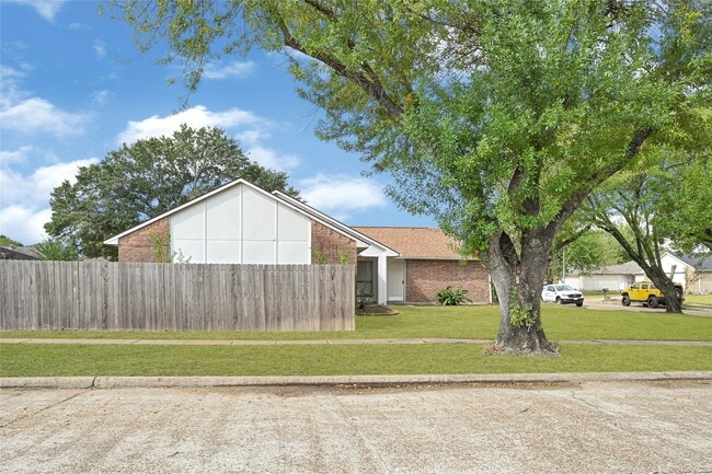 Building Photo - 17303 Nordway Dr