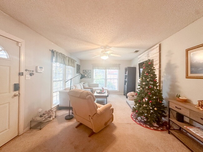 Building Photo - Modern Touches in Tech Terrace!