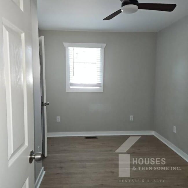 Building Photo - 511 Hampton Ave