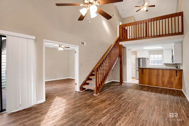 Building Photo - 200 Parma Dr