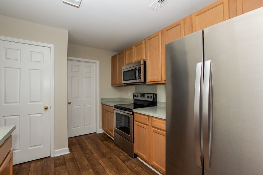Building Photo - 958 Ramsgate Dr SW