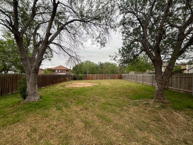 Building Photo - 8419 Manderly Pl