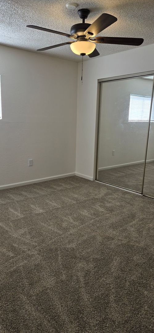 Building Photo - Beautiful 2 bedroom 2 bath Condo  New Paint and flooring throughout