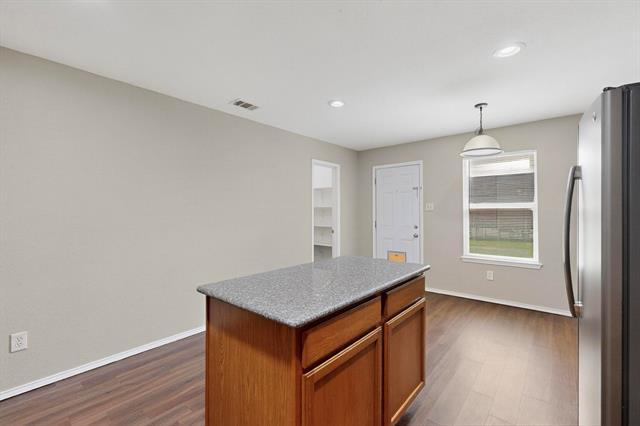 Building Photo - 708 Lark Dr