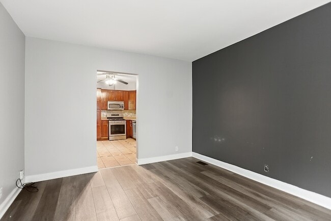 Building Photo - 3227 S Wells St