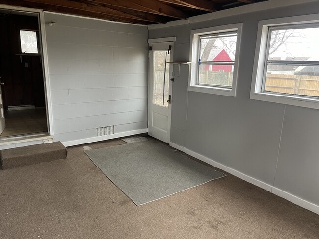 Building Photo - 2424 Van Buren Ave