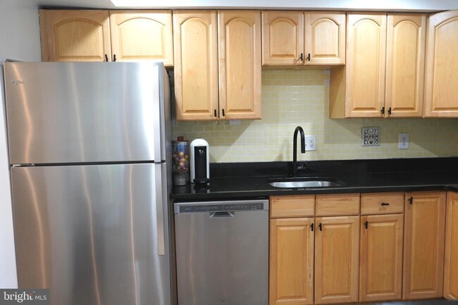Building Photo - 129 Willow Pl