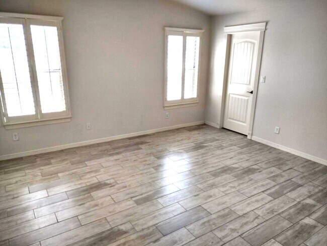 Building Photo - Immaculate Single Level Eastside Home With Refrigerated Air Located In Quiet Neighborhood