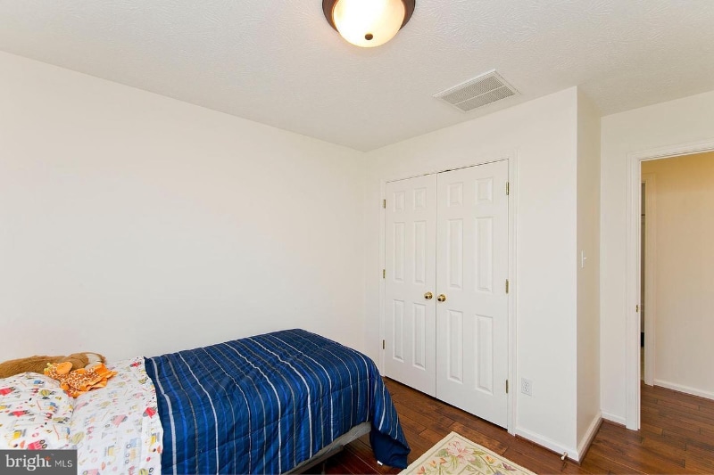 Building Photo - 2079 Honeysuckle Ln