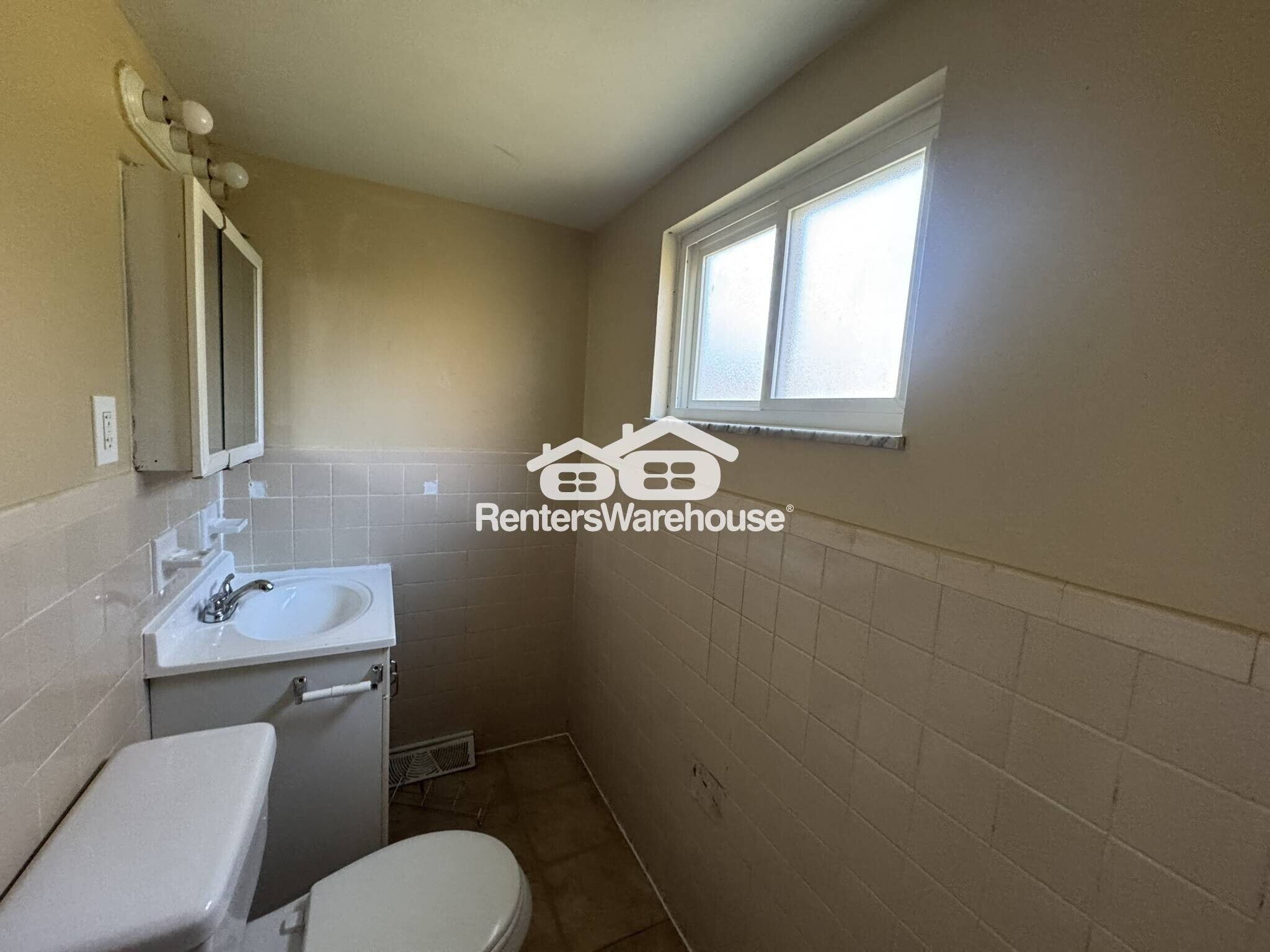 Building Photo - 10137 Cavalier Ct